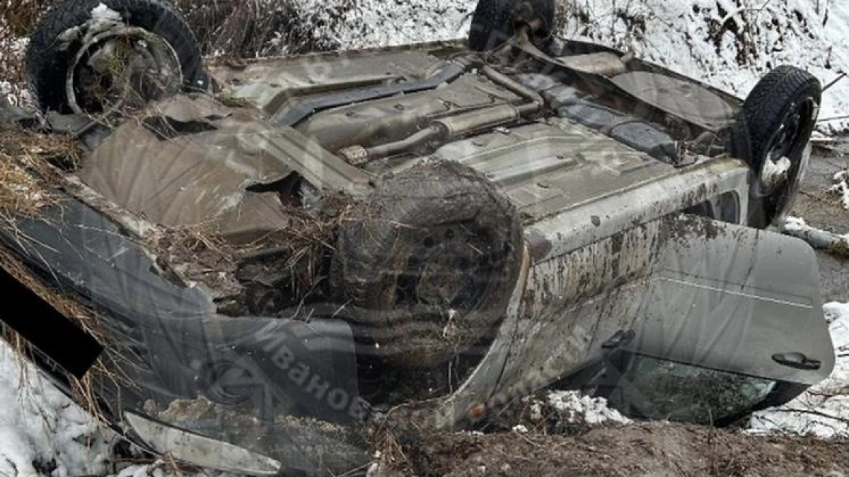 LADA Granta перевернулась в кювете в Шуйском районе — пострадала пассажирка