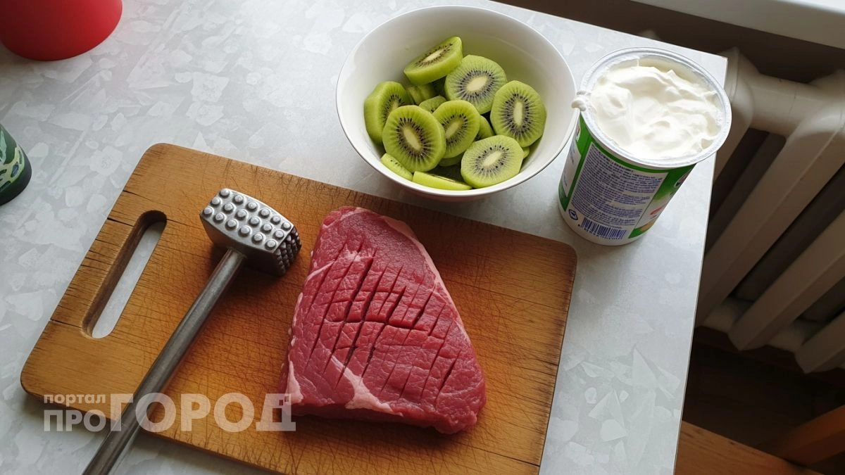 Забудьте про дорогую вырезку: добавляю две ложки в маринад и даже самый жесткий кусок тает во рту как масло