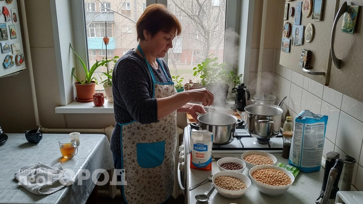 Секрет идеального горохового пюре за 15 минут: просто бросьте это в кастрюлю вместо долгого замачивания