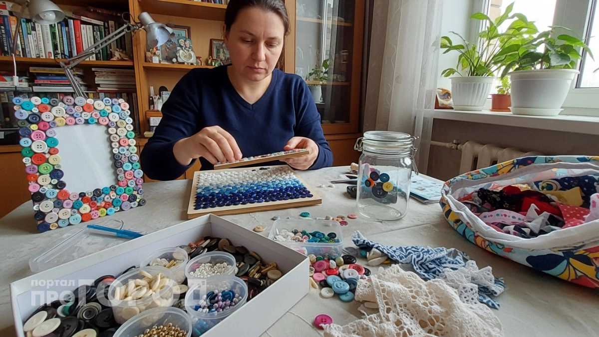 Перестала выбрасывать пуговицы со старой одежды: теперь делаю из них стильный интерьерный декор за копейки