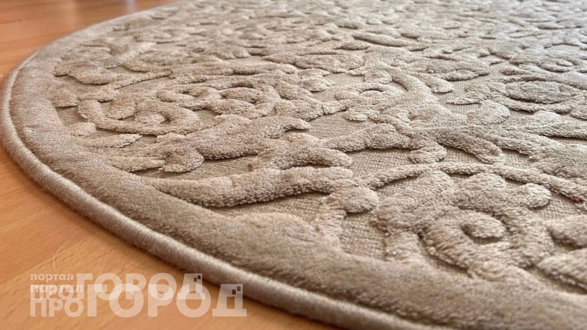 Ковры на полу больше не в моде: дизайнеры назвали стильную альтернативу для чистоты и уюта дома