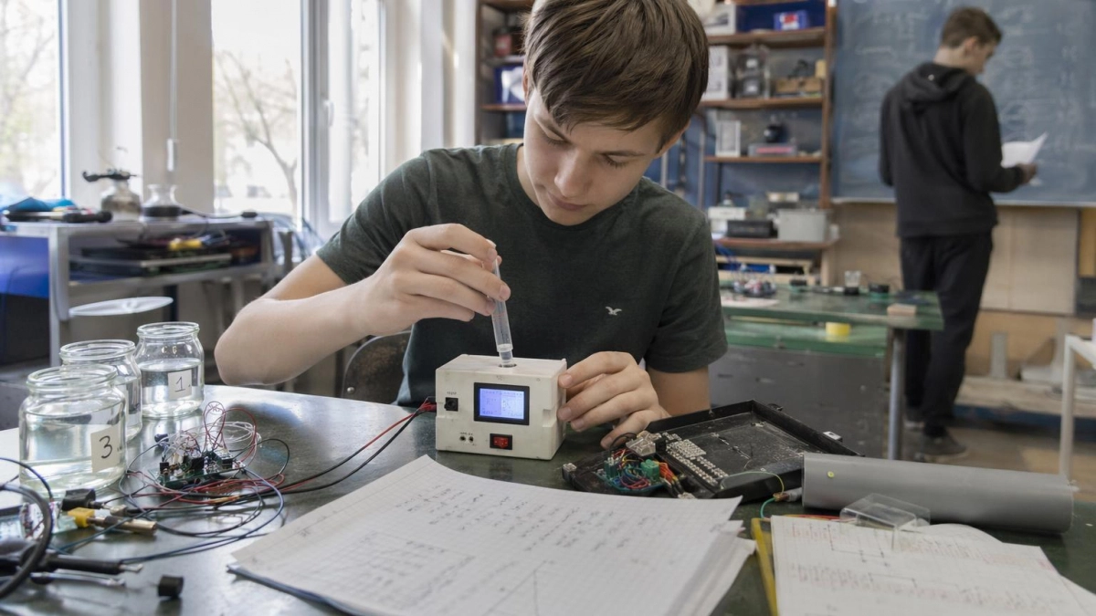 Школьник из Иванова создал портативный анализатор воды за 3000 рублей