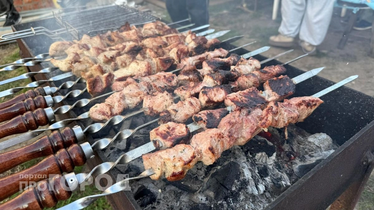 Добавляю в маринад обычный хлеб: мясо становится нежнее масла и буквально тает во рту без долгого ожидания