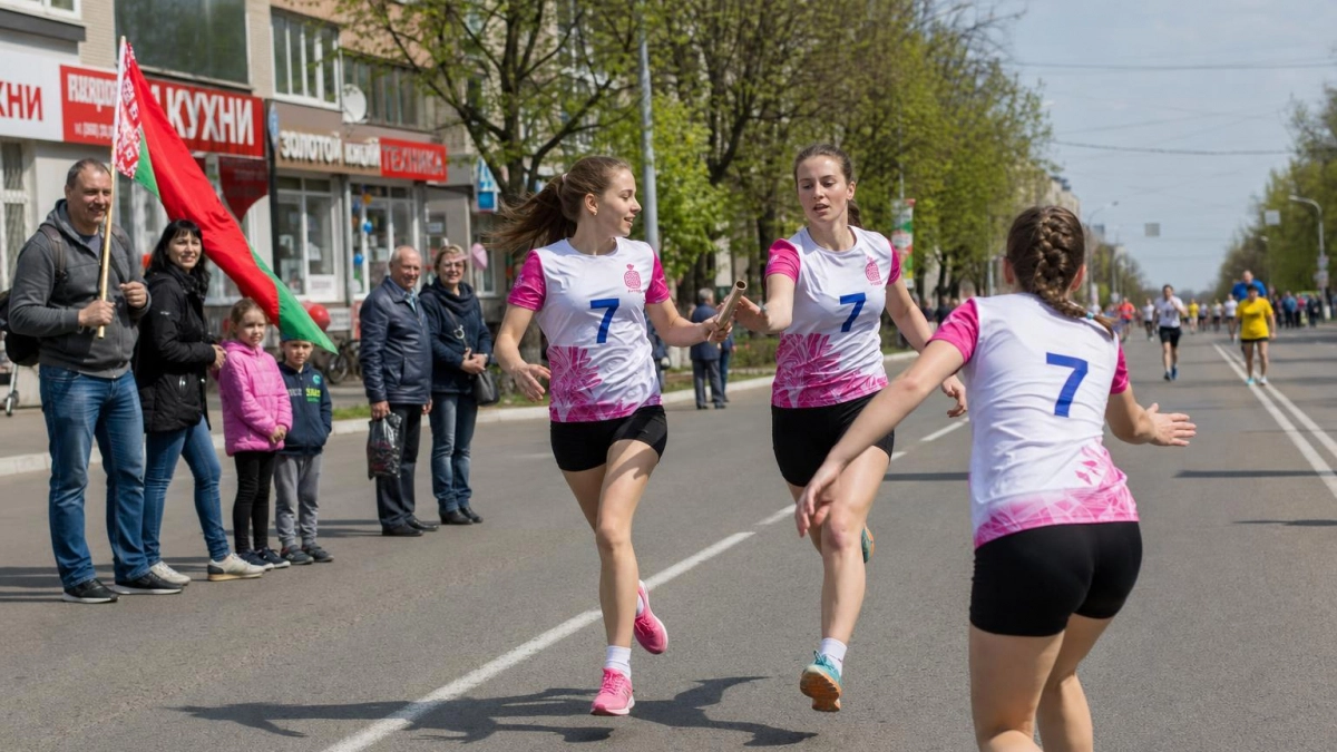 Спортивная эстафета, работа транспорта и изменения в экономике: главные новости за 1 мая