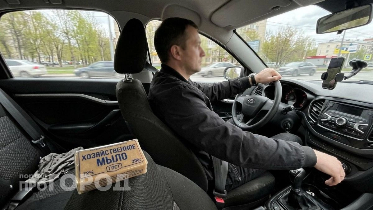 Перестаньте переплачивать за автохимию: простая хитрость с куском мыла навсегда избавит от запотевших стекол
