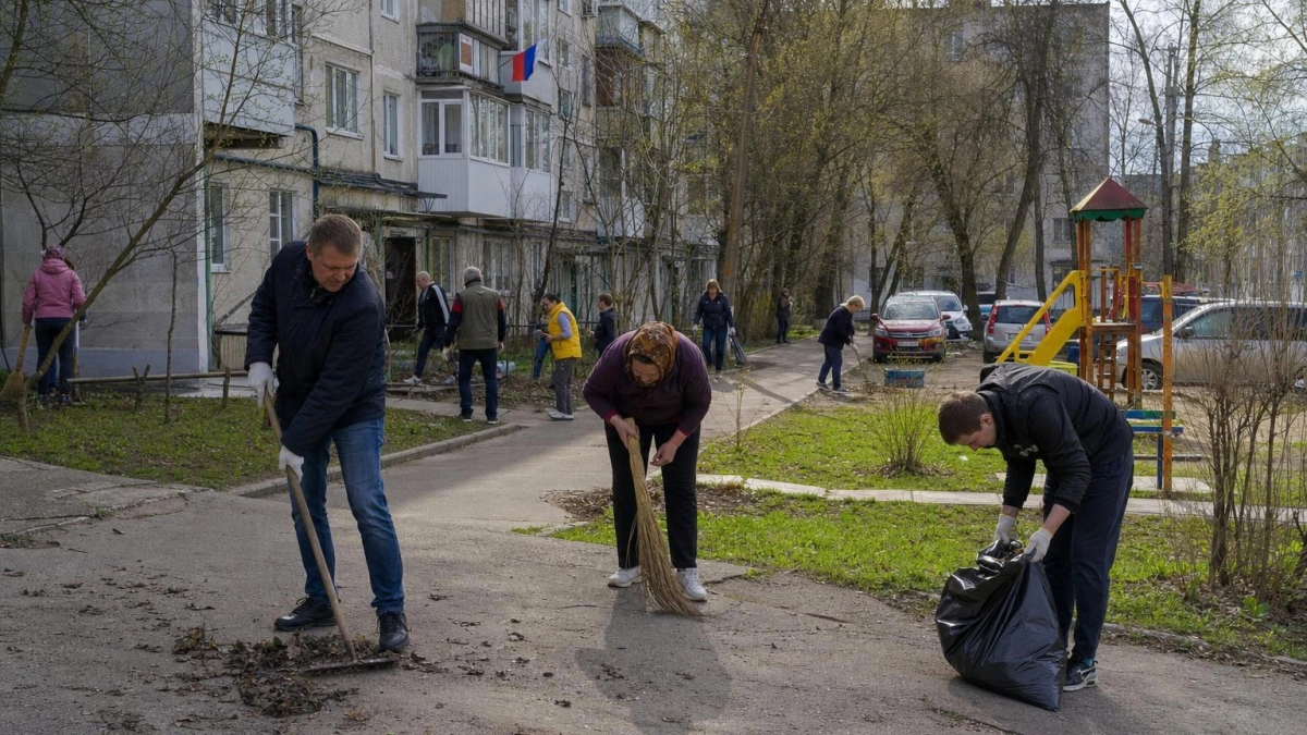 Сотни кинешемцев вышли на уборку города в рамках Всероссийского субботника