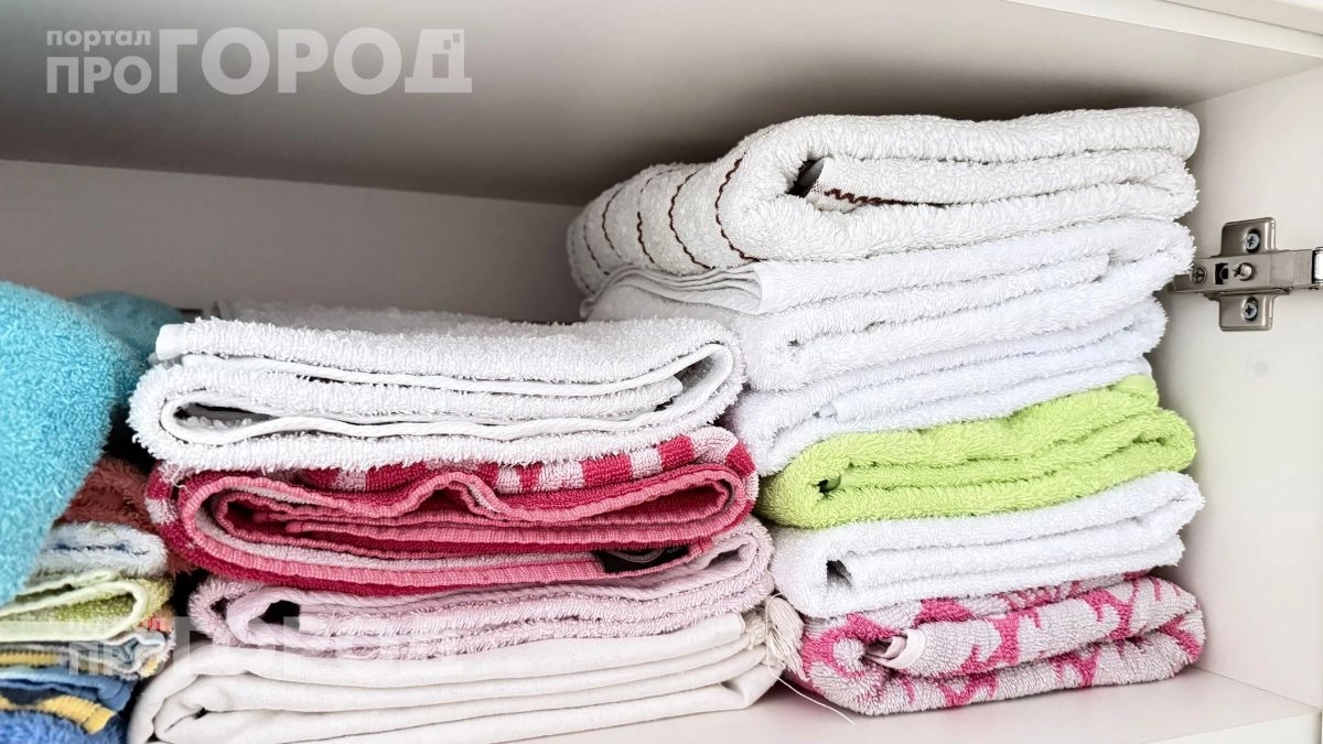 Выбросьте кондиционер из корзины: один простой ингредиент сделает даже самые грубые полотенца нежными