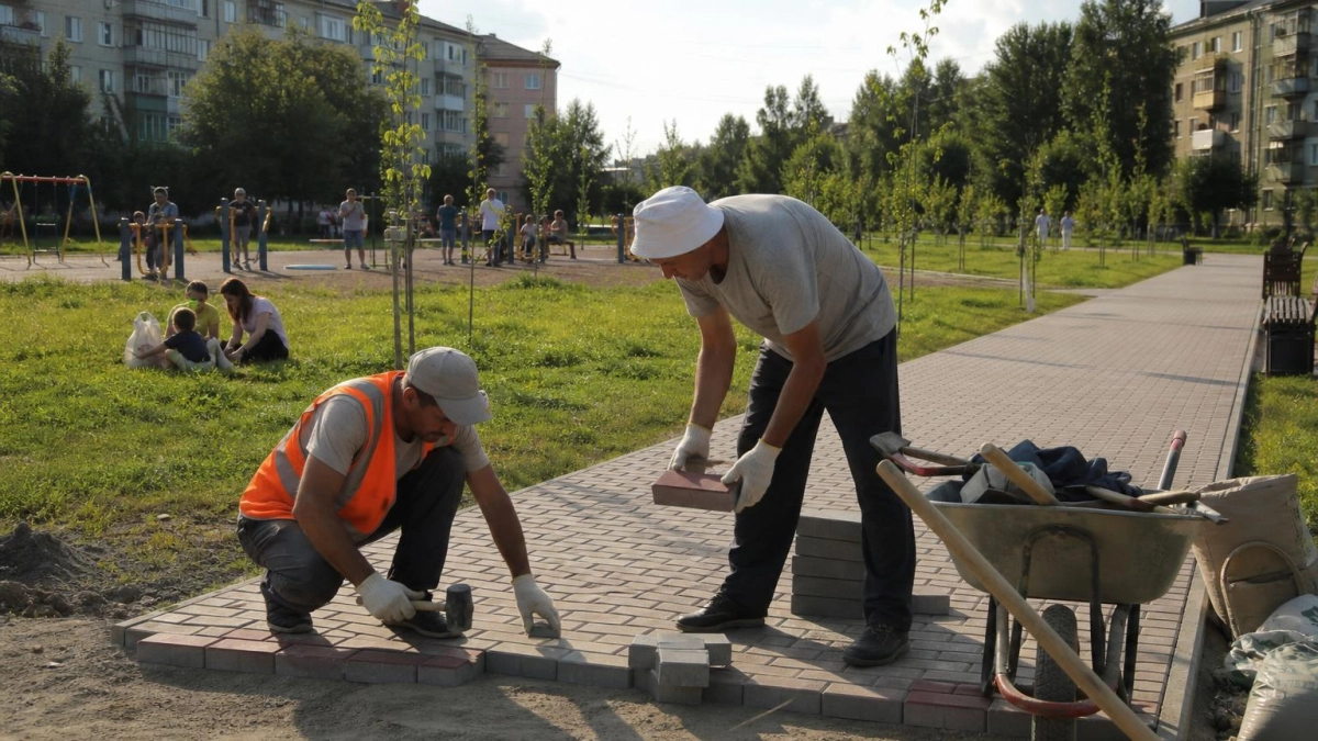 Губернатор осмотрел сквер Кинешмы: 3000 кв. м плитки и велодорожка в планах