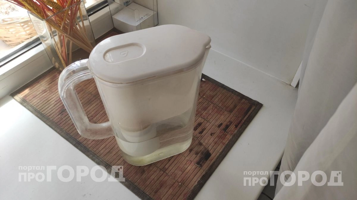Ваши суставы разрушаются из-за одной привычки: как правильно пить воду, чтобы избежать боли и отеков