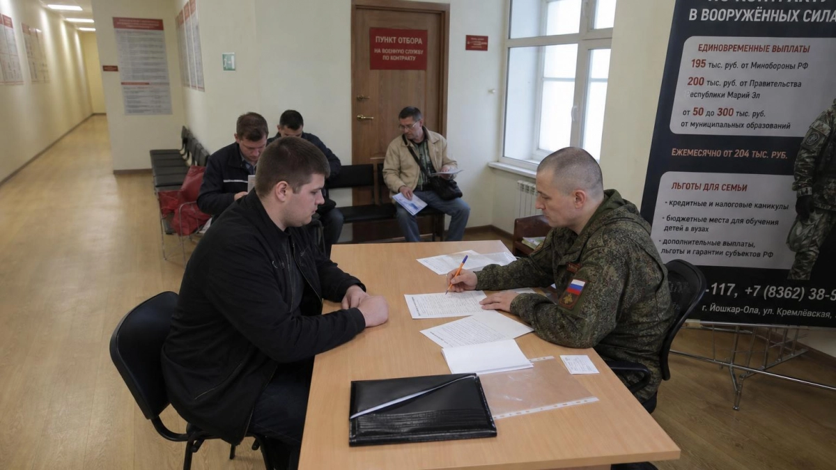 Подполковник из Иванова предстанет перед судом по 30 эпизодам мошенничества и взяток