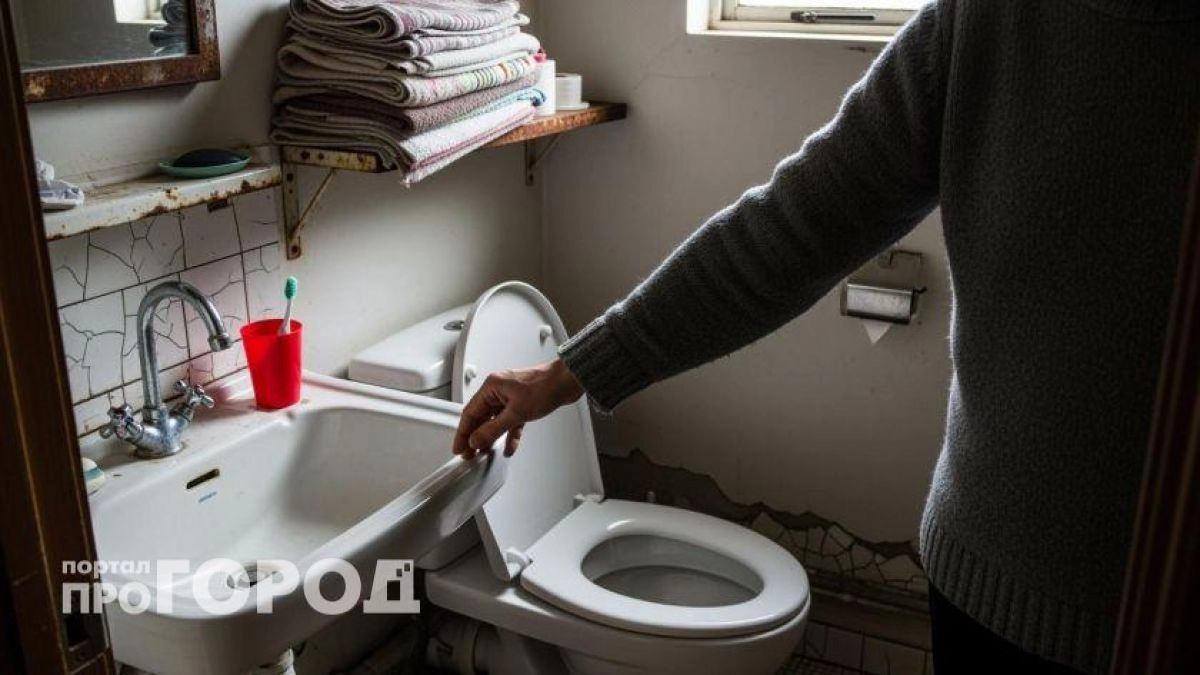 Вы рискуете залить квартиру: сантехник назвал одну привычку с туалетной бумагой, которая губит трубы