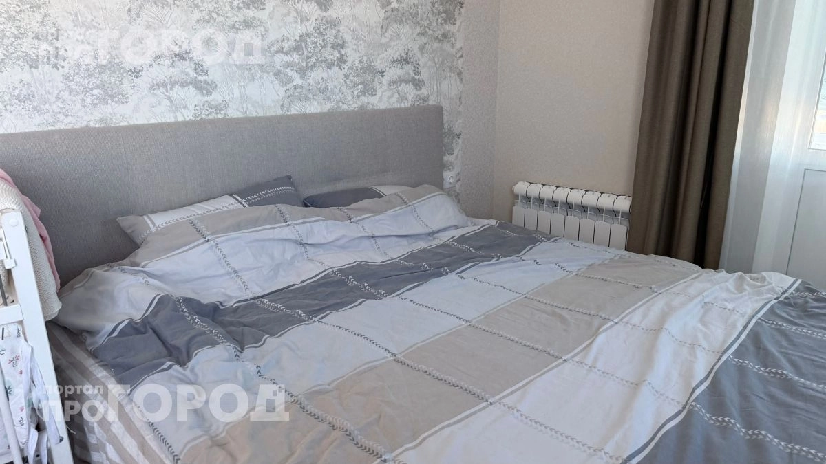 Хватит поправлять постель каждое утро: закрепите простыню этим простым способом и забудьте о складках навсегда