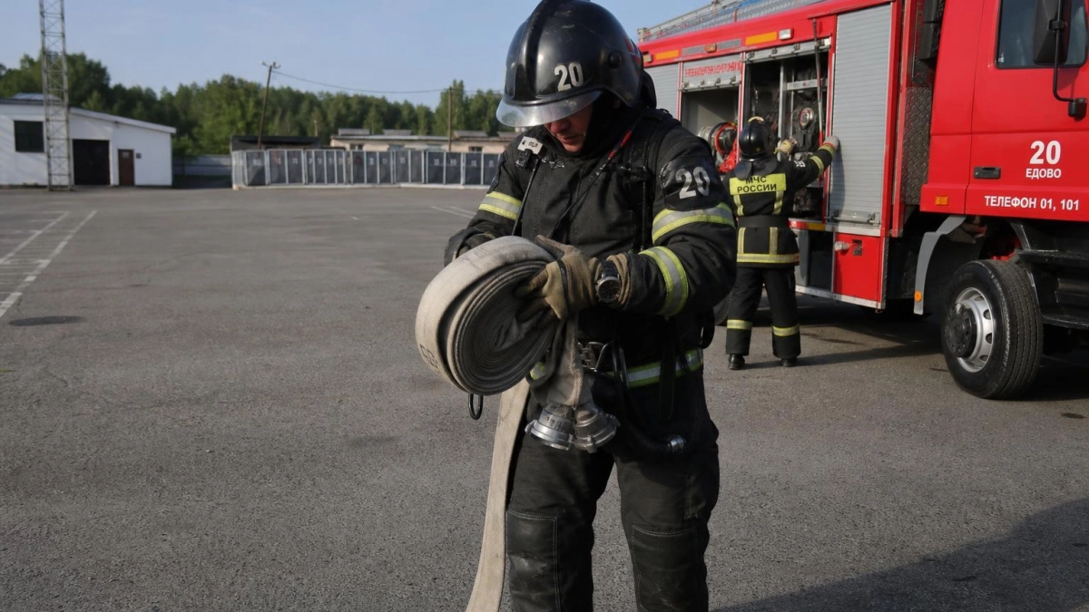 Пожар в Юрьевце за ночь уничтожил три постройки на 81 кв. метр