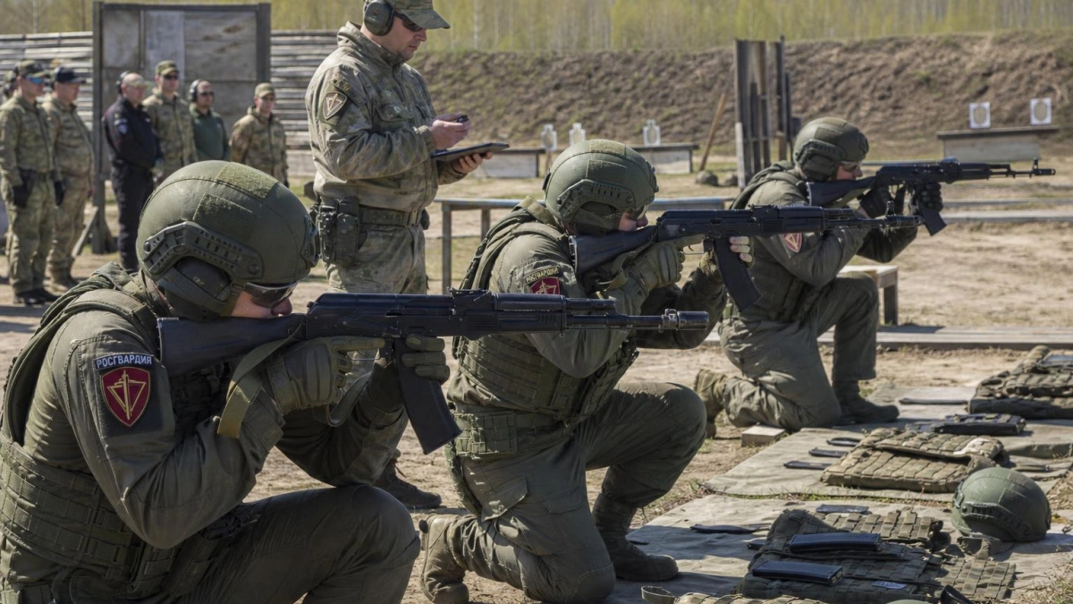 Бойцы ОМОНа «Спарта» сдают экзамен на «серебряный» знак отличия Росгвардии