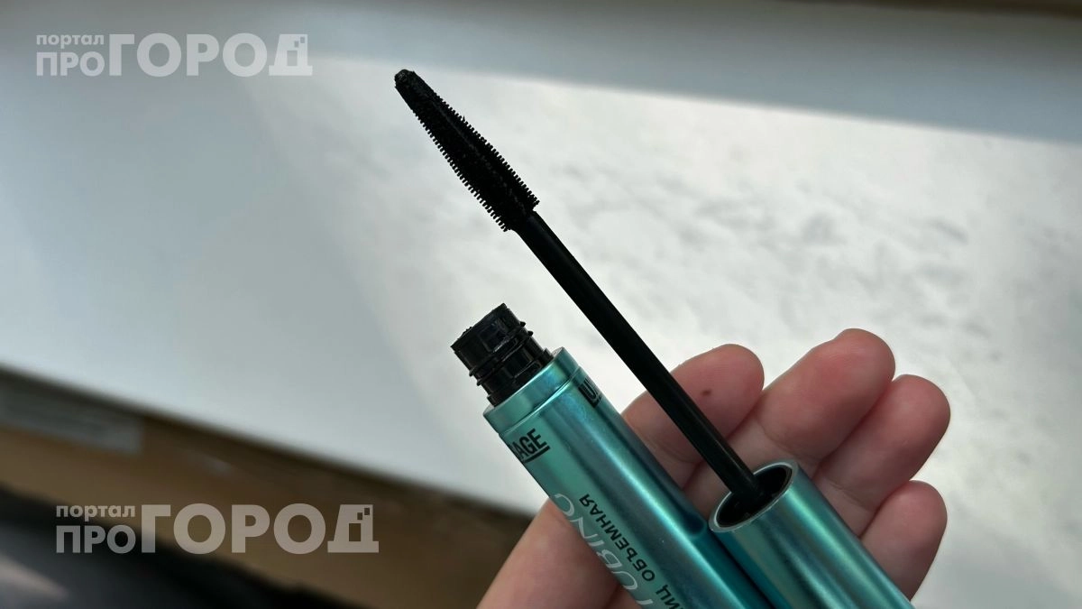 Больше не выбрасываю засохшую тушь: пара капель аптечного средства возвращает ей идеальную текстуру