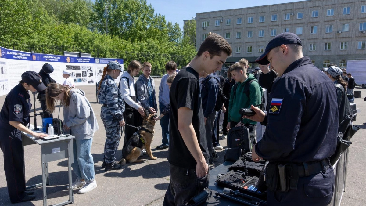 День открытых дверей в ивановской полиции собрал более 100 школьников и студентов