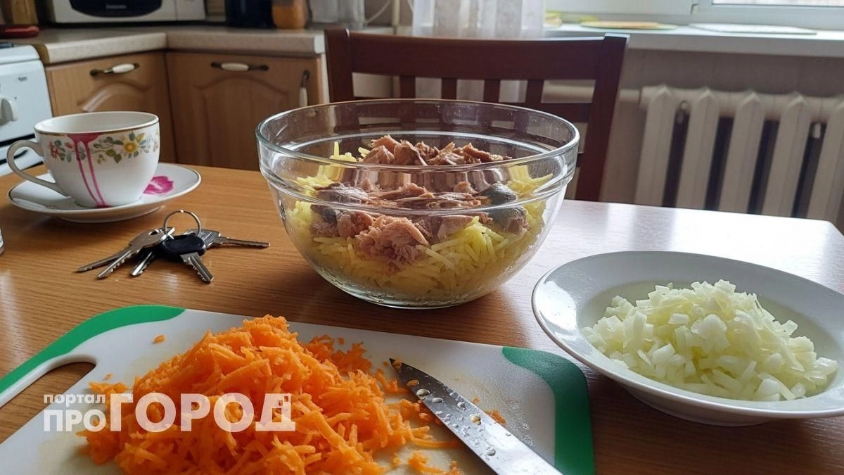 Много лет укладывала слои в Мимозе неправильно: теперь всегда начинаю с этого ингредиента для вкуса