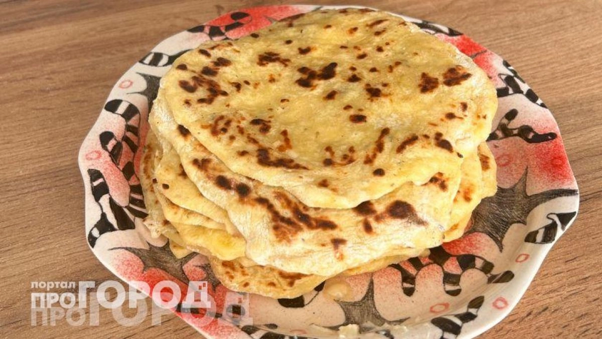 Выкинула все рецепты выпечки: делаю быстрые сырные лепешки на кефире которые съедаются всей семьей за минуту