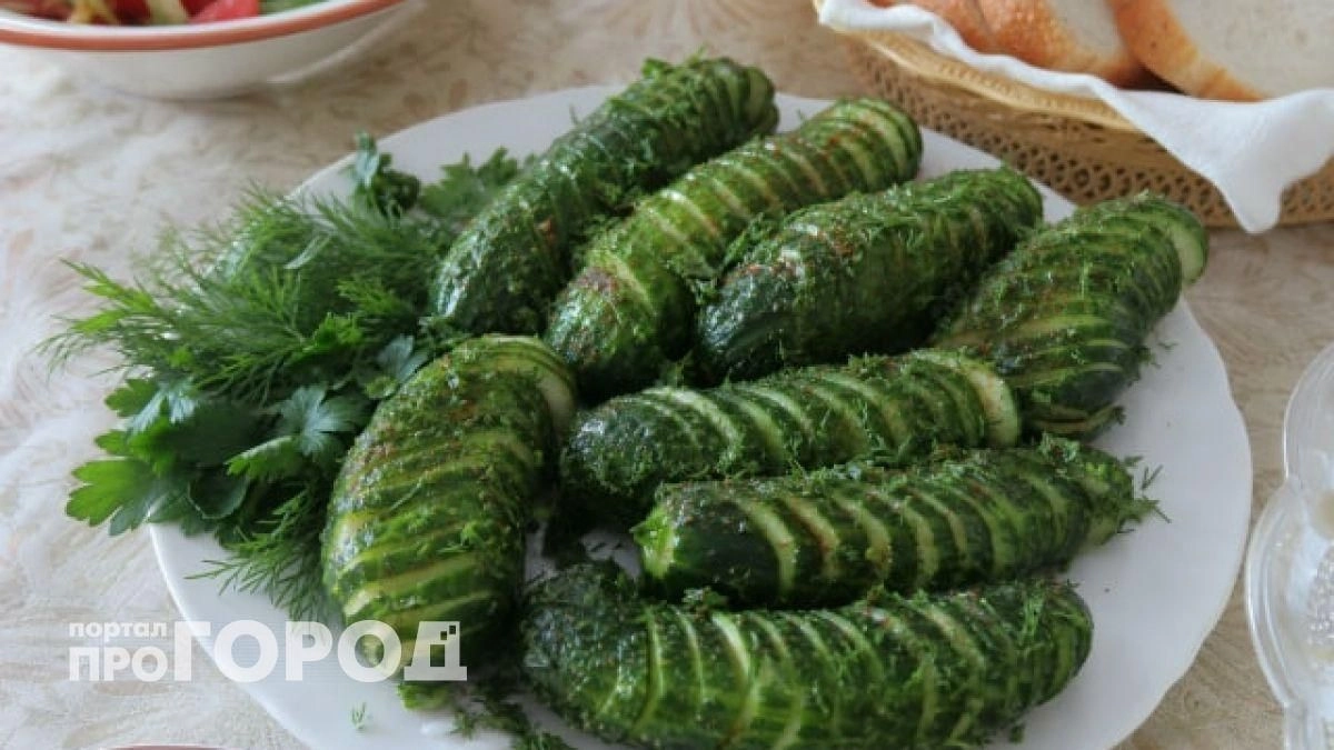 Больше не мариную огурцы часами: показываю способ засолки в пакете для мгновенного результата к столу