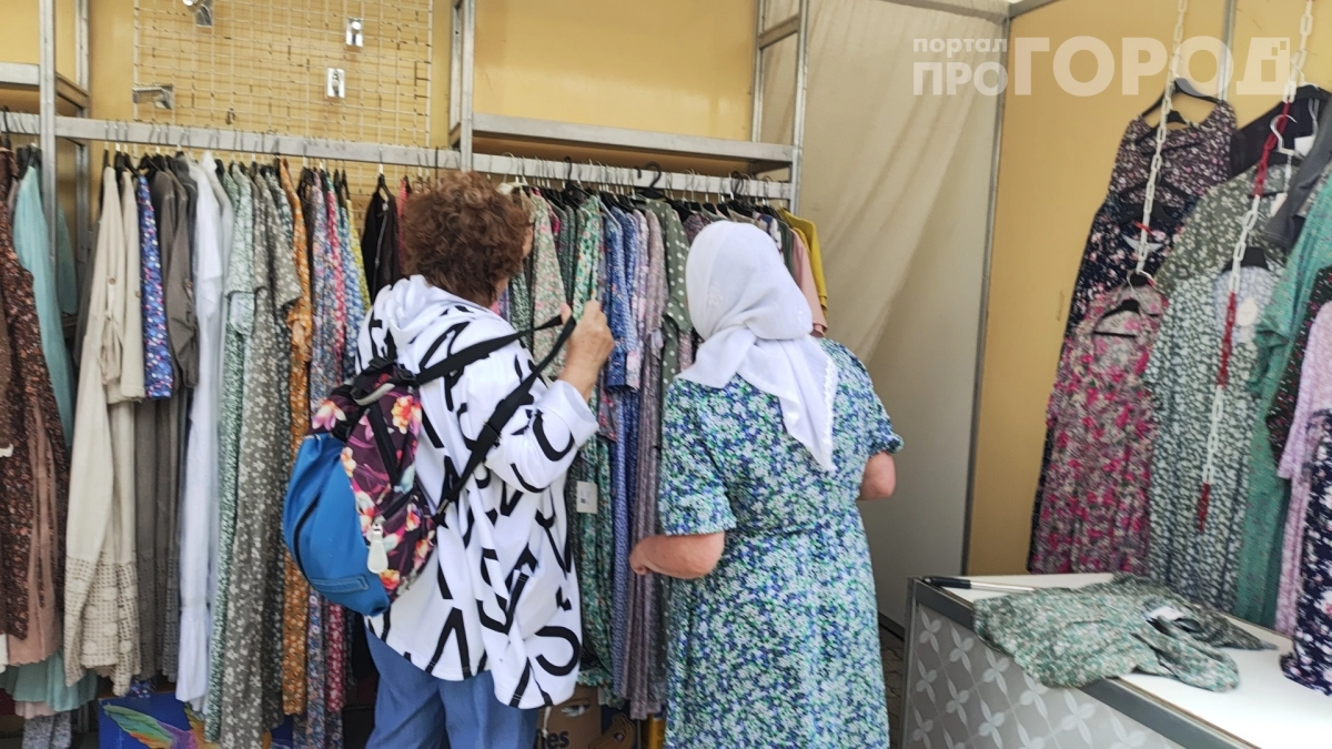 Больше никакой мятой одежды: пять стильных приемов носить лен после 60 лет и выглядеть статусно и дорого