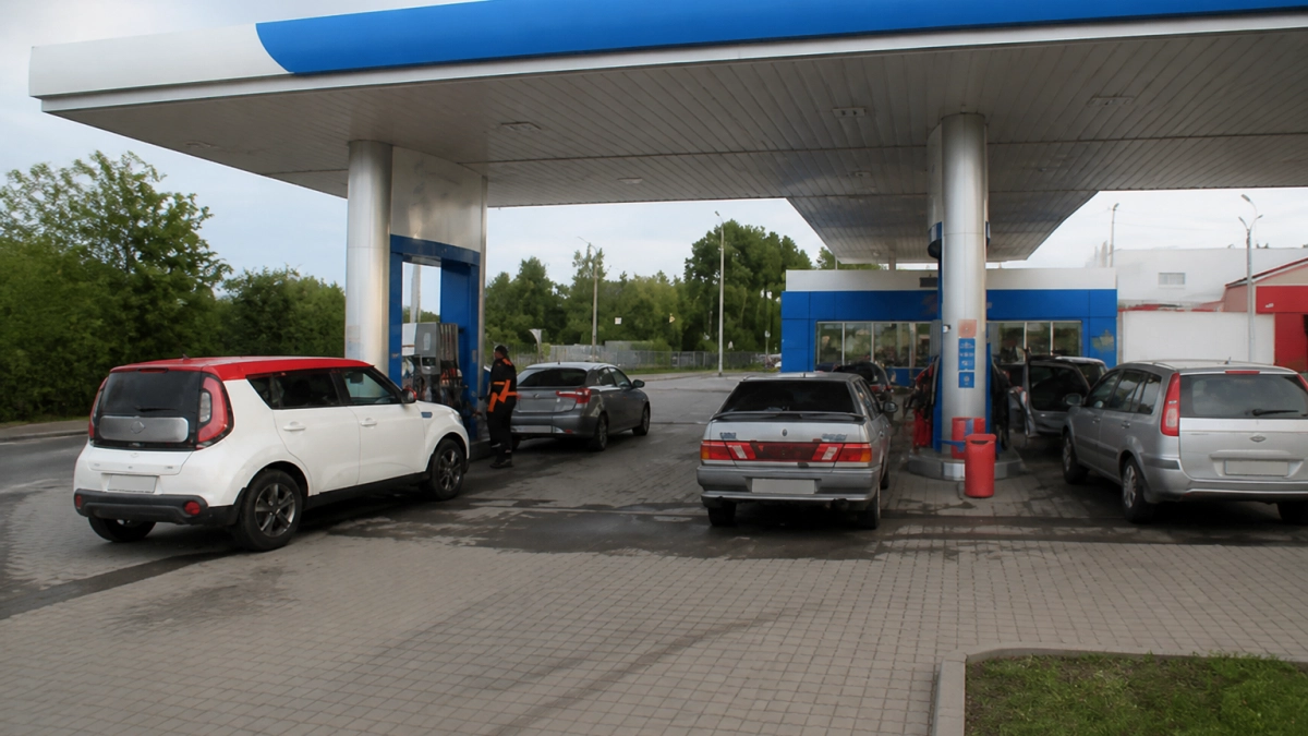 В Кинешме выросли цены на бензин, и город встал в километровых пробках