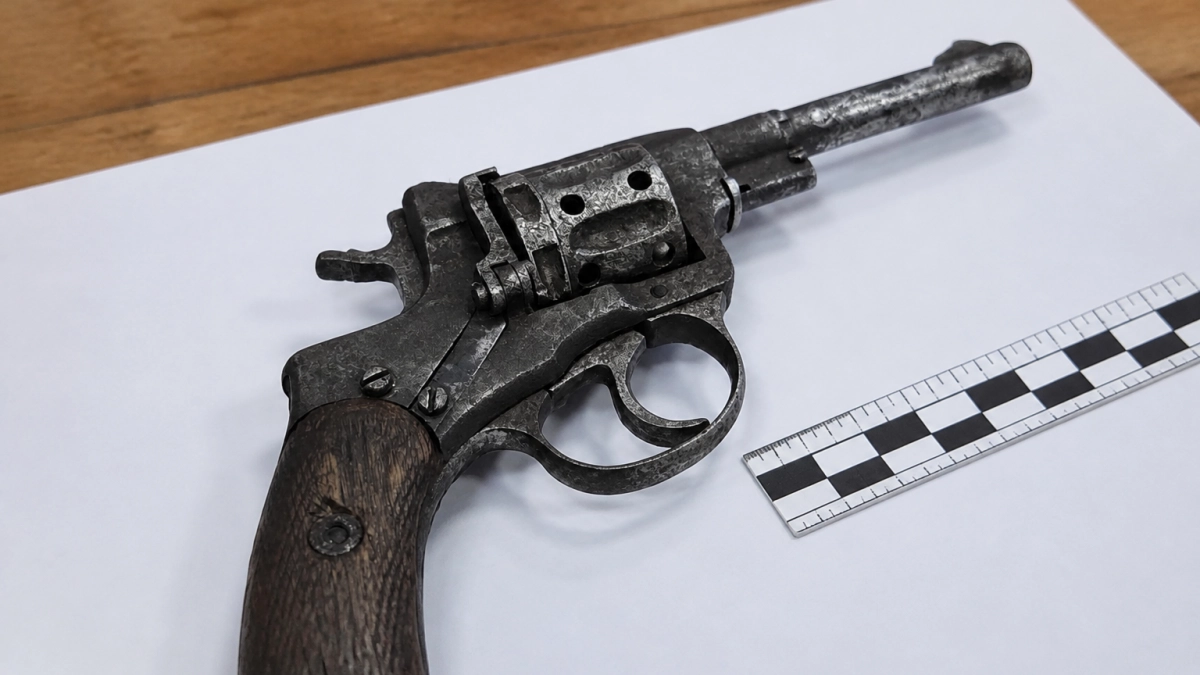 Под Южей у сельчанина нашли порох и переделанный в боевой раритетный наган