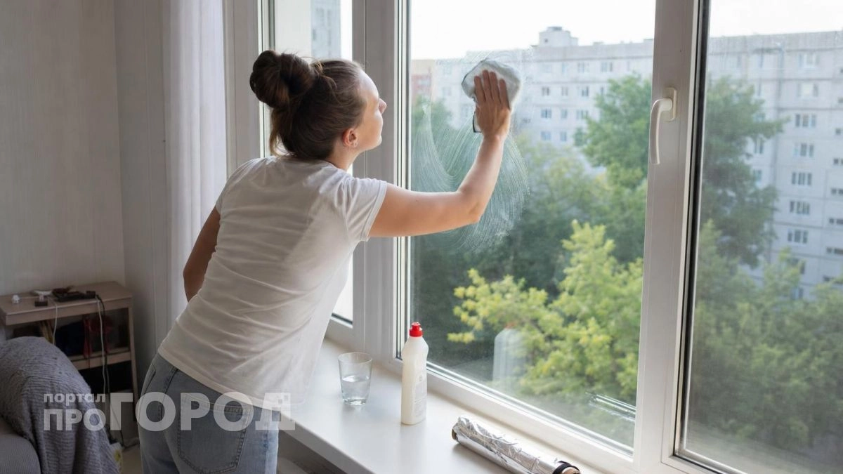 Забудьте про мытье стекол каждые выходные: добавьте в воду этот доступный ингредиент и забудьте о пыли надолго
