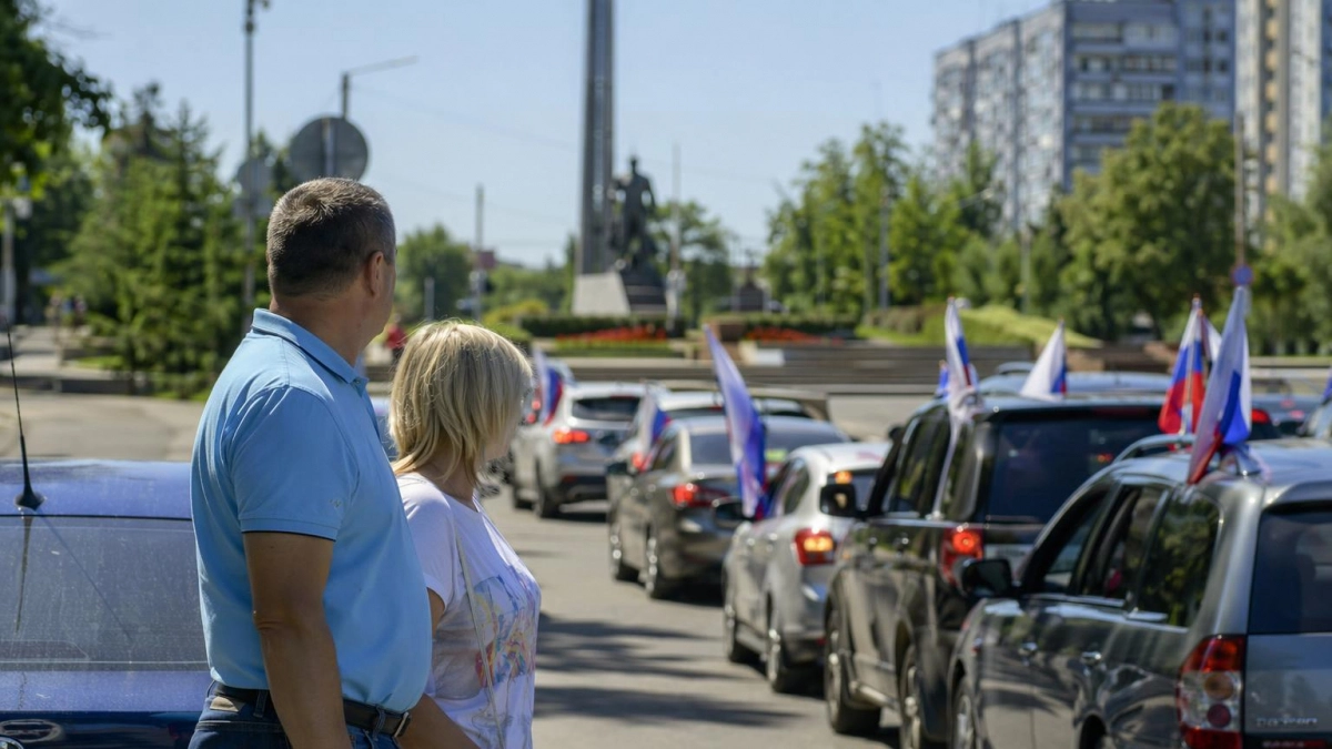 Ивановские профсоюзы приехали в Кинешму в рамках автопробега с участием 25 машин