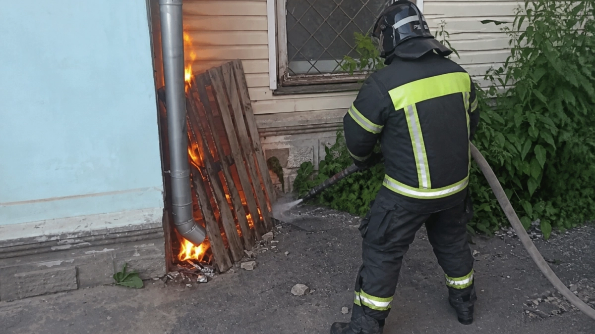 В Ивановской области за сутки пять раз тушили горящий мусор
