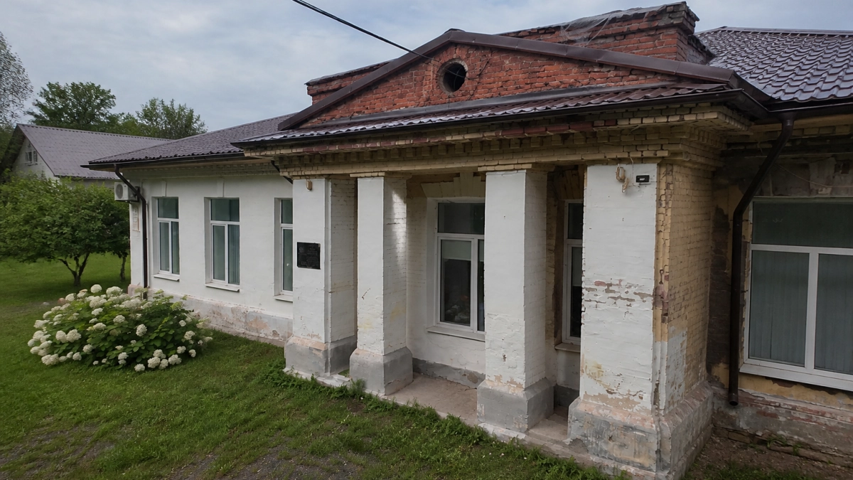 В Богданихе начнут капремонт школы 1912 года, пока новая остается недостроенной
