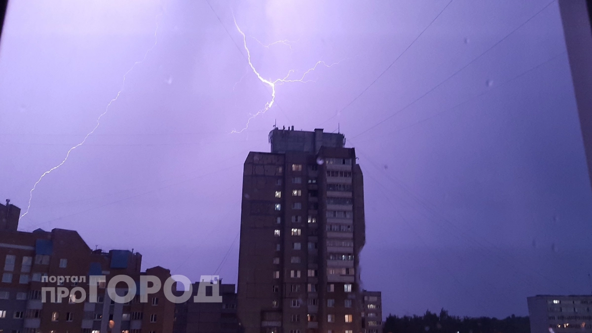Риск остаться без техники или пострадать: почему во время грозы опасно пользоваться обычными приборами