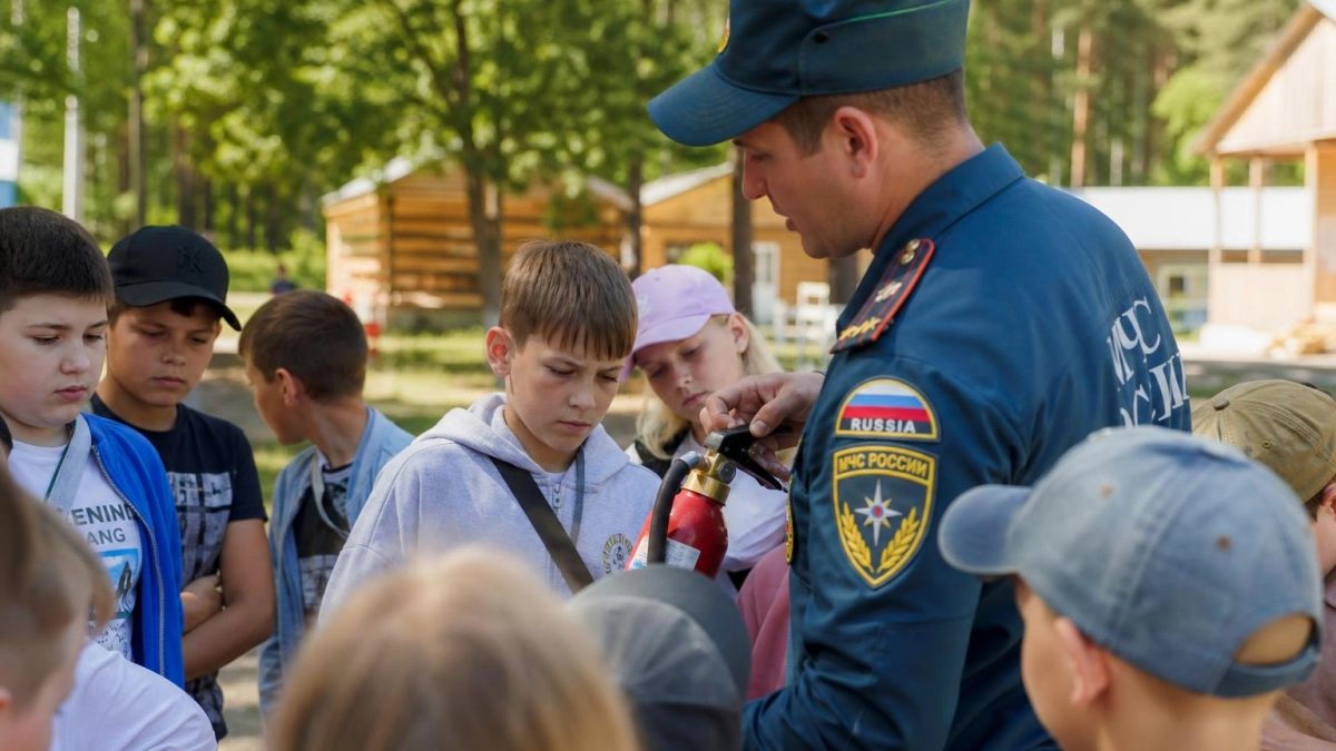 В лагере Строитель проект Безопасное лето охватил около пятисот детей