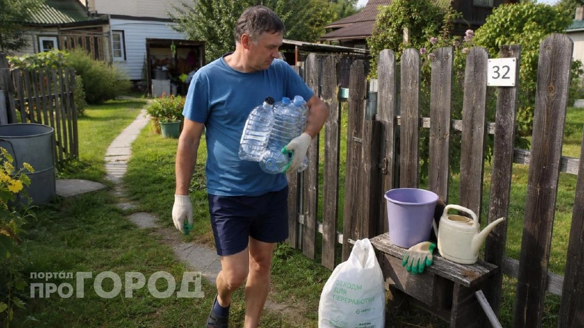 Забыла про лейки и шланги: превращаю пустые бутылки в умный автополив для грядок который работает сам по себе