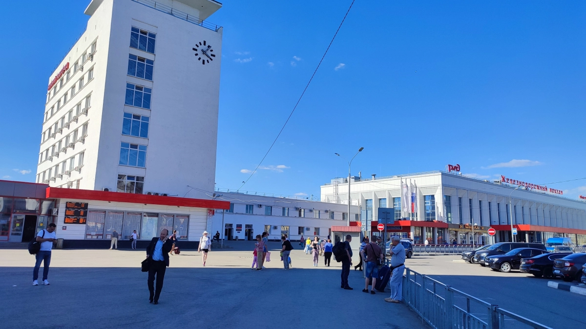 Дрон в небе: простая последовательность действий, которая поможет остаться в безопасности и не запаниковать