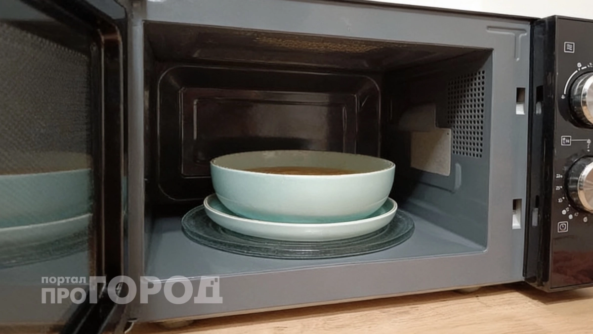 Перестаньте совершать опасную ошибку: эти 10 продуктов категорически запрещено разогревать в микроволновке