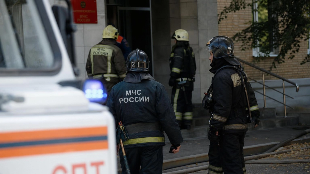 В здании ГУ МЧС отработали действия при вооруженном захвате и минировании