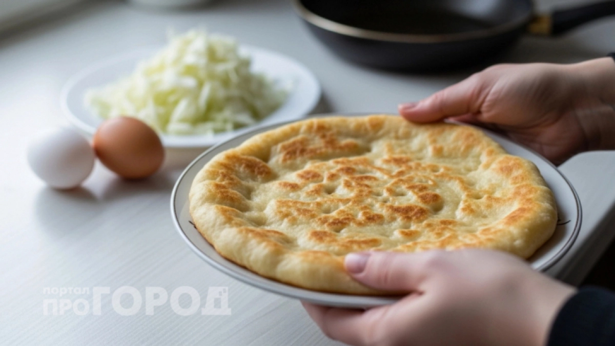 Хватит мучить семью кашами: просто поджарьте капусту с парой яиц и подайте на стол эту сытную лепешку
