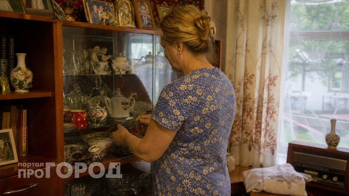 Выкиньте хлам из квартиры: старый сервант после простой переделки выглядит дороже дизайнерской мебели