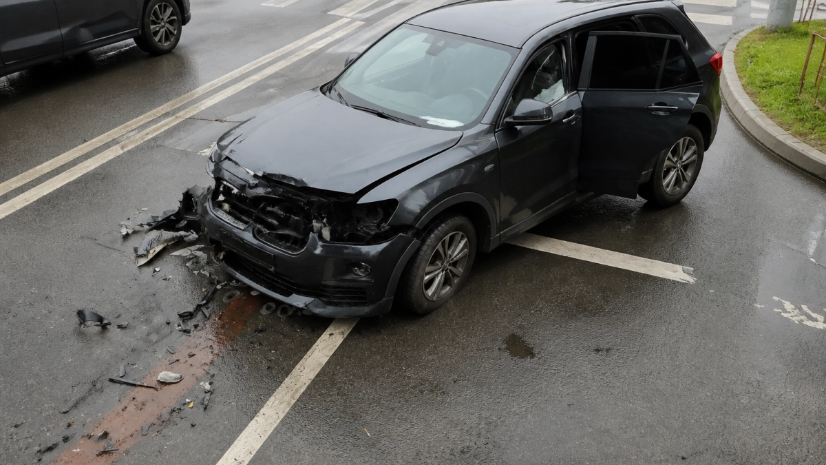 Опубликовано видео ДТП с BMW и Peugeot в Иванове, где пострадали пять человек