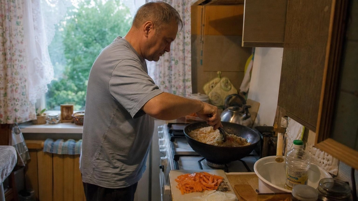 Хватит портить плов: вот почему мясо и лук нужно закладывать именно в таком порядке для идеального вкуса