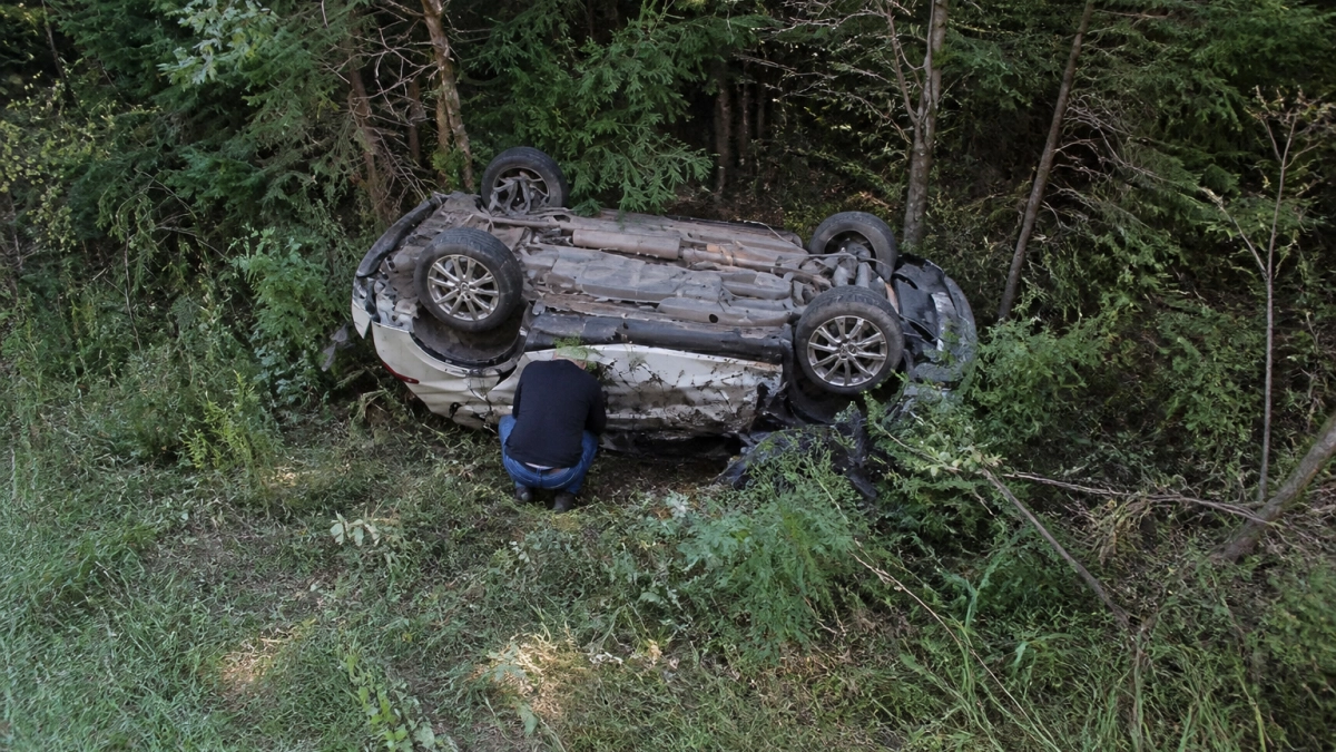 В Ивановской области Toyota RAV4 перевернулась в кювете, пострадала 16-летняя пассажирка