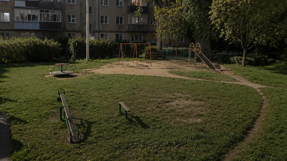 В Заволжске отменили закупку на освещение двора у дома на улице Мира