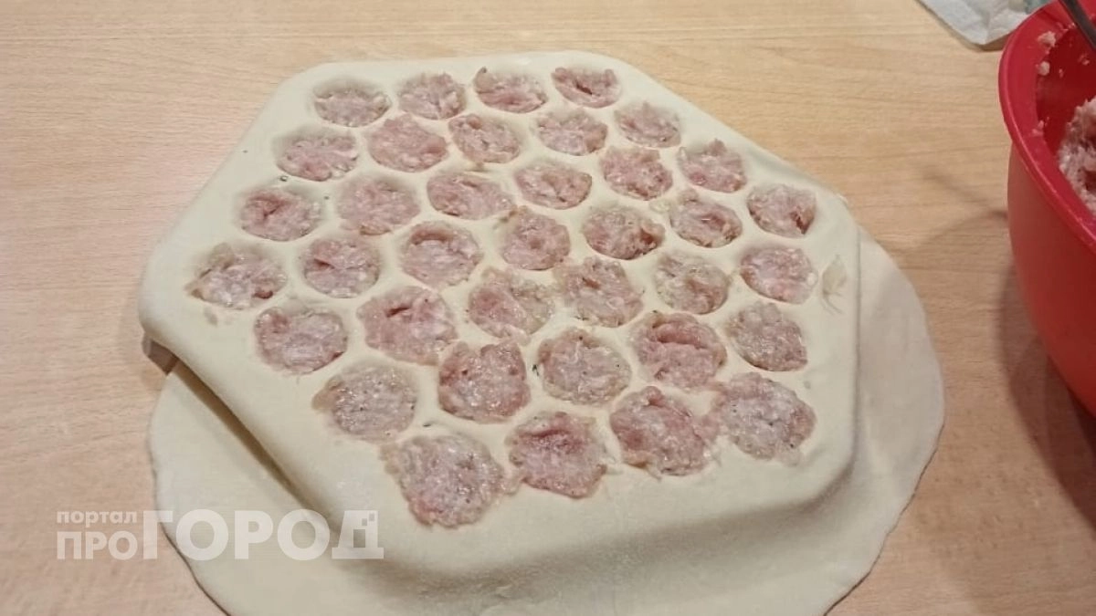 Забудьте про свинину и говядину: три варианта начинки для пельменей, после которых фарш станет невероятно сочным