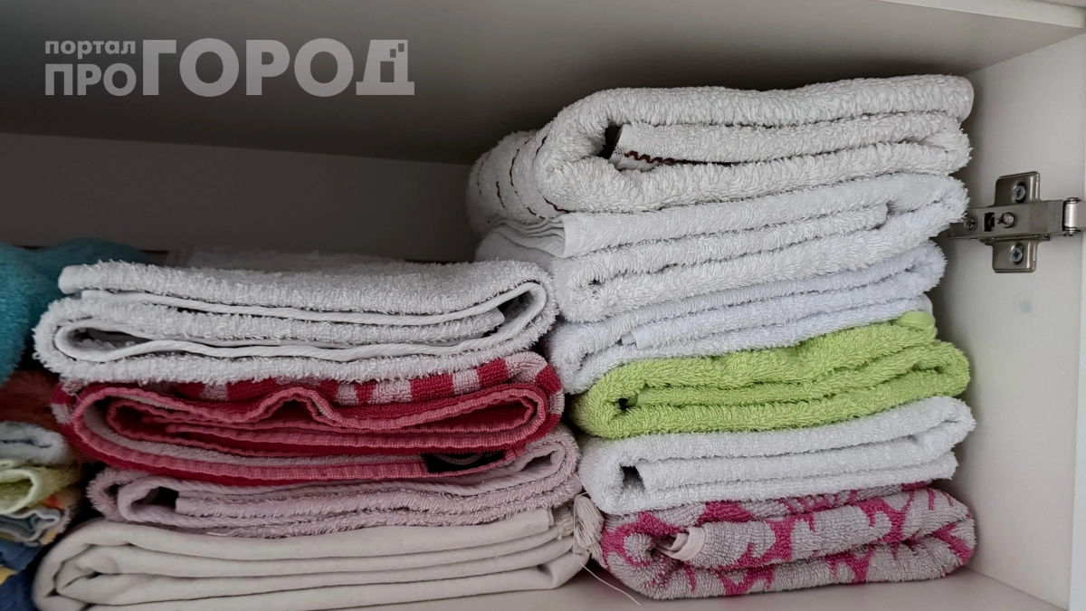Больше не кипячу кухонные полотенца: японская хитрость с двумя ложками средства для идеальной белизны ткани