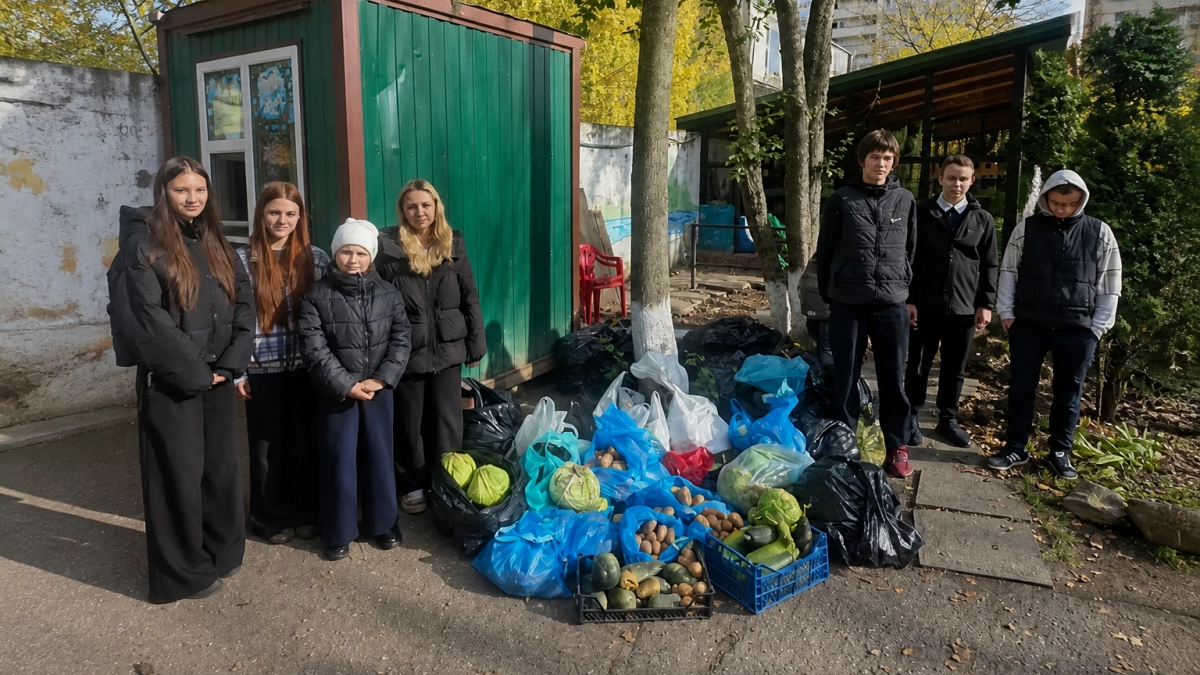 Школьники из Тейкова передали урожай овощей в Ивановский зоопарк