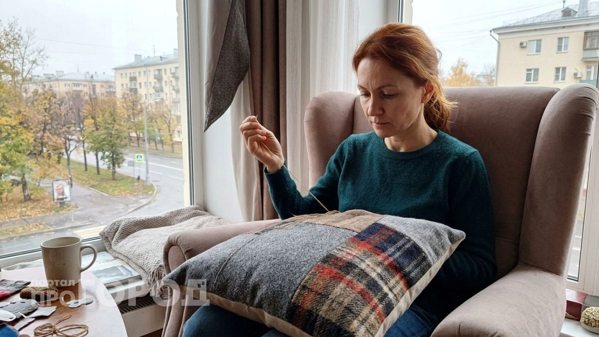 Больше не выбрасываю шерстяные вещи: показываю как за пару вечеров превратить хлам в уютный дизайнерский плед