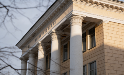 «Без футурологической магии»: ИИ предсказал превращение ивановских вузов в технохабы и виртуальные академии к 2074 году