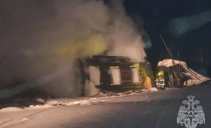 Пламя уничтожило 54 квадратных метра: частный дом в деревне Антипино сгорел за считанные минуты