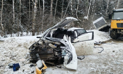 Грузовик «Шахман» протаранил две машины на трассе Иваново-Фурманов