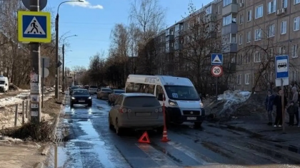 В Иванове водитель сбил двух пешеходов на нерегулируемом переходе